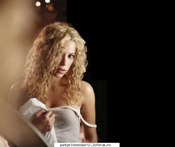 Shakira - Shakira canta foarte bine! De mica dansam pe - Alte vedete