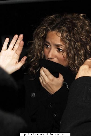 Shakira - asta place muuult - Alte vedete