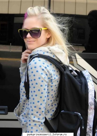 avril in viata de zi cu zi!!!! - i love avril - Album foto