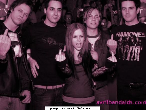 avril in viata de zi cu zi!!!! - marfa pozele sa vad ce gasesc sh eu sa pon nu - Album foto