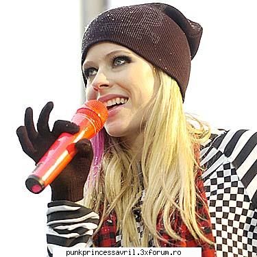 poze avril live!! - astea sunt poze cu ea de la un concert :D - Album foto