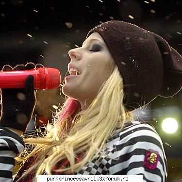 poze avril live!! - punkdanutza - Album foto