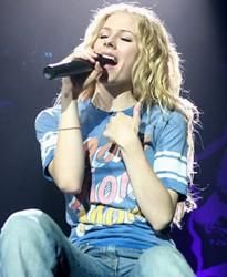 poze avril live!! - punkdanutza - Album foto