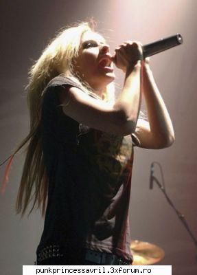 poze avril live!! - punkdanutza - Album foto
