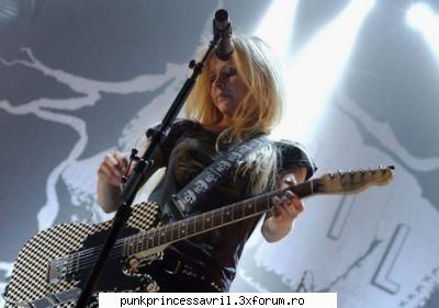 poze avril live!! - punkdanutza - Album foto