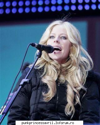 poze avril live!! - punkdanutza - Album foto