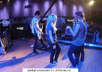 poze avril live!! - punkdanutza - Album foto