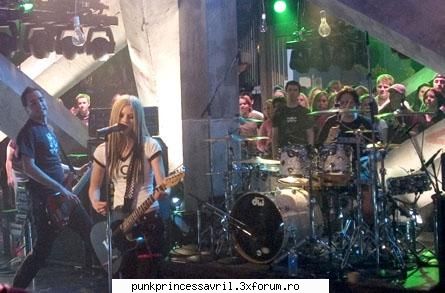 poze avril live!! - punkdanutza - Album foto