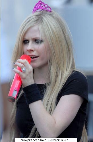 poze avril live!! - aici avea coronitza - Album foto
